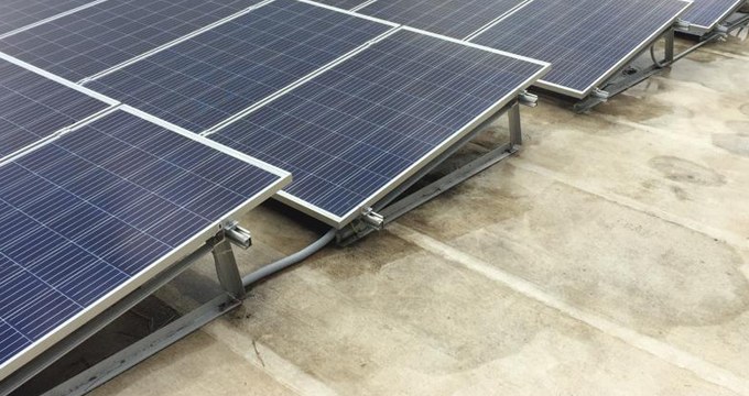 Алюминиевый комплект крепления треугольной планки солнечной фотоэлектрической системы для плоской крыши